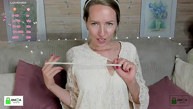 Snapshot of Queenymel chatting on 09-28-25, 04:34 Queenymel online show from 09-28-25, 04:34