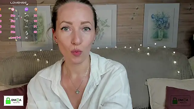 Snapshot of Queenymel chatting on 10-02-25, 04:03 Queenymel online show from 10-02-25, 04:03