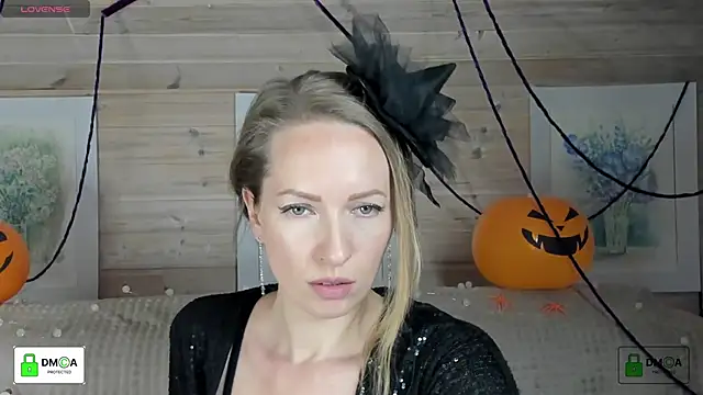 Snapshot of Queenymel chatting on 10-31-25, 03:35 Queenymel online show from 10-31-25, 03:35