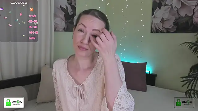 Snapshot of Queenymel chatting on 02-08-26, 03:15 Queenymel online show from 02-08-26, 03:15