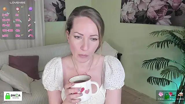 Snapshot of Queenymel chatting on 02-21-26, 04:30 Queenymel online show from 02-21-26, 04:30