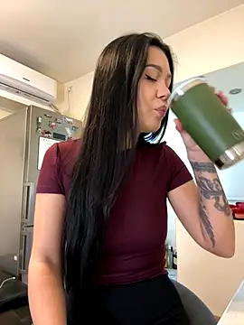 Snapshot of denise_k chatting on 10-20-25, 11:43 denise k online show from 10-20-25, 11:43