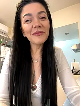 Snapshot of denise_k chatting on 10-23-25, 11:42 denise k online show from 10-23-25, 11:42