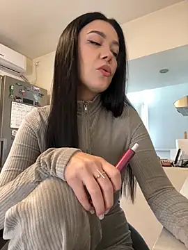 Snapshot of denise_k chatting on 10-25-25, 11:40 denise k online show from 10-25-25, 11:40