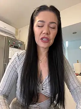 Snapshot of denise_k chatting on 11-11-25, 12:38 denise k online show from 11-11-25, 12:38