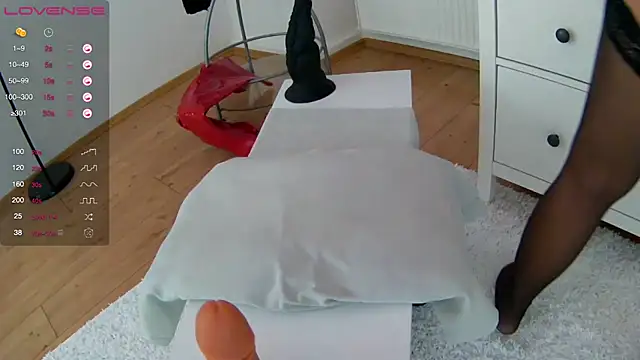 Snapshot of Latina_daily chatting on 02-05-25, 02:37 Latina daily online show from 02-05-25, 02:37