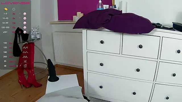 Snapshot of Latina_daily chatting on 09-23-25, 12:08 Latina daily online show from 09-23-25, 12:08