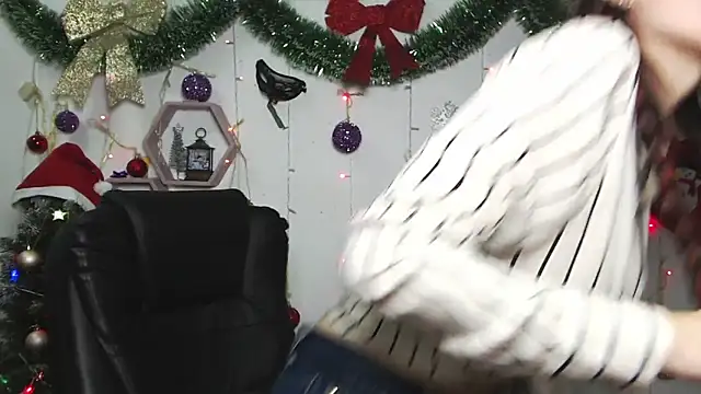 Snapshot of MilaLoona chatting on 12-23-24, 07:28 MilaLoona online show from 12-23-24, 07:28