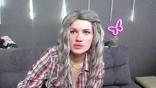 Snapshot of MilaLoona chatting on 03-26-26, 07:47 MilaLoona online show from 03-26-26, 07:47