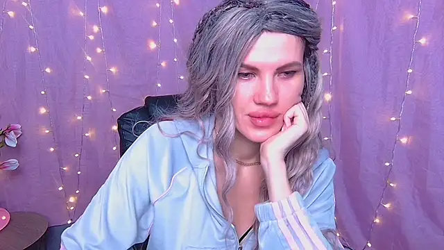 Snapshot of MilaLoona chatting on 03-27-26, 01:00 MilaLoona online show from 03-27-26, 01:00