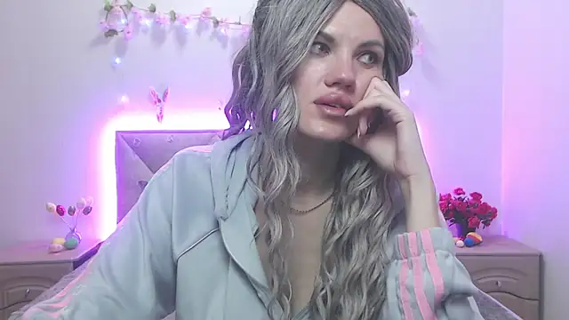 Snapshot of MilaLoona chatting on 03-28-26, 06:07 MilaLoona online show from 03-28-26, 06:07