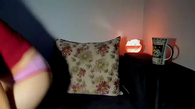 Snapshot of AliceisHome chatting on 09-23-25, 04:15 AliceisHome online show from 09-23-25, 04:15