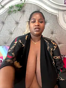 Snapshot of BigFineSelena chatting on 12-14-25, 04:45 BigFineSelena online show from 12-14-25, 04:45