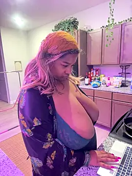 Snapshot of BigFineSelena chatting on 12-23-25, 12:41 BigFineSelena online show from 12-23-25, 12:41