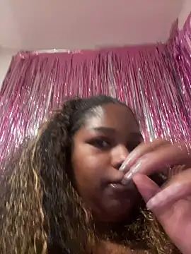 Snapshot of BigFineSelena chatting on 06-25-26, 09:47 BigFineSelena online show from 06-25-26, 09:47