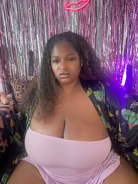 Snapshot of BigFineSelena chatting on 06-27-26, 02:55 BigFineSelena online show from 06-27-26, 02:55