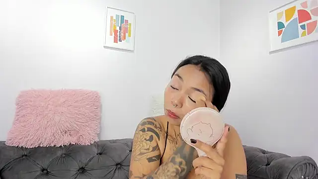 miss soffi  online show from 11-24-25, 12:16