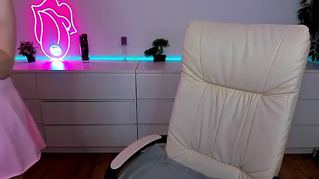 Snapshot of Kamilla_Hot chatting on 03-01-25, 06:35 Kamilla Hot online show from 03-01-25, 06:35