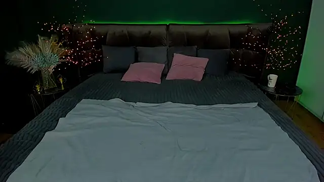 Snapshot of Kamilla_Hot chatting on 03-03-25, 12:59 Kamilla Hot online show from 03-03-25, 12:59