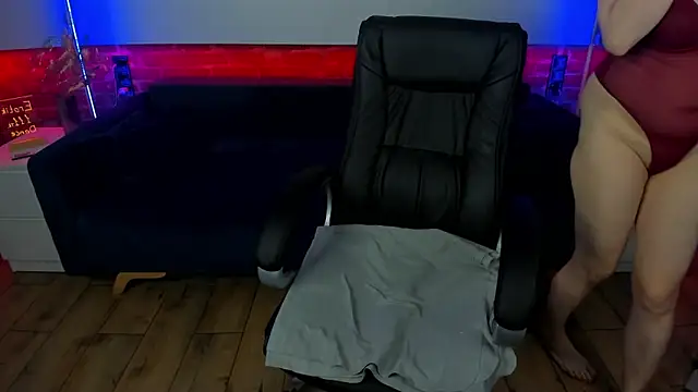 Snapshot of Kamilla_Hot chatting on 03-06-25, 04:08 Kamilla Hot online show from 03-06-25, 04:08