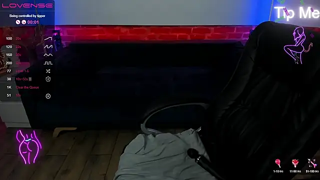 Snapshot of Kamilla_Hot chatting on 03-17-25, 01:14 Kamilla Hot online show from 03-17-25, 01:14