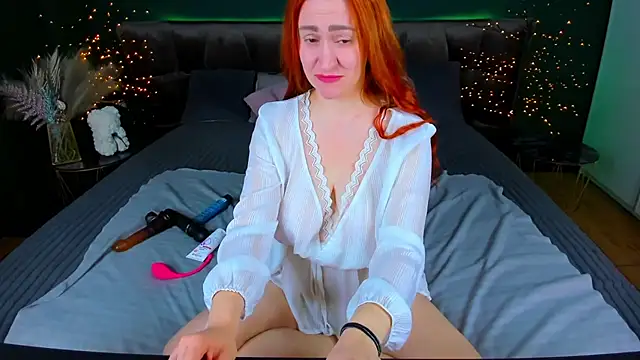 Snapshot of Kamilla_Hot chatting on 10-17-25, 05:43 Kamilla Hot online show from 10-17-25, 05:43