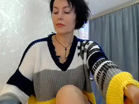 Snapshot of elenaza chatting on 12-13-24, 01:12 elenaza online show from 12-13-24, 01:12