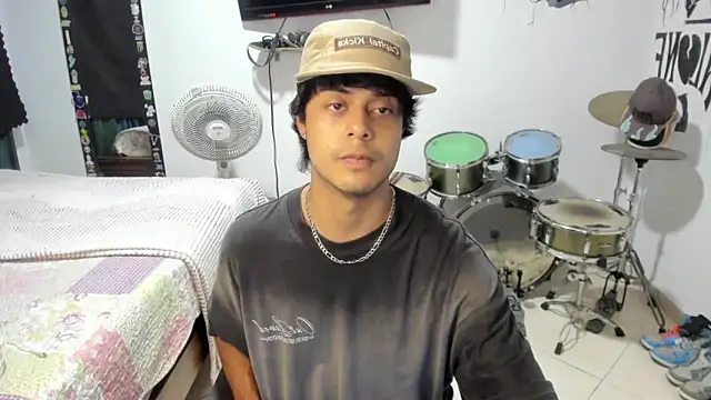 Zack falcon online show from 04-10-26, 03:23