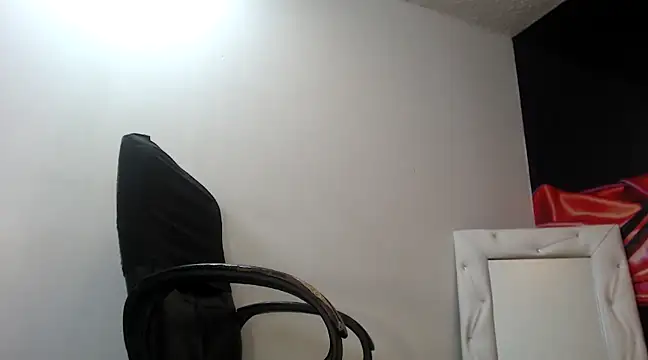 Hana    online show from 03-21-25, 09:23