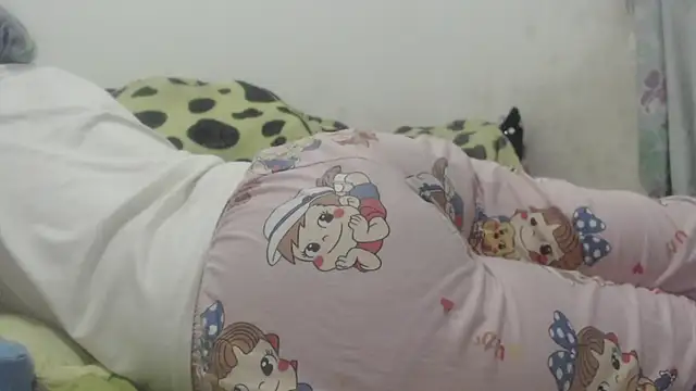 Snapshot of Kittywhiteass chatting on 02-18-25, 08:38 Kittywhiteass online show from 02-18-25, 08:38