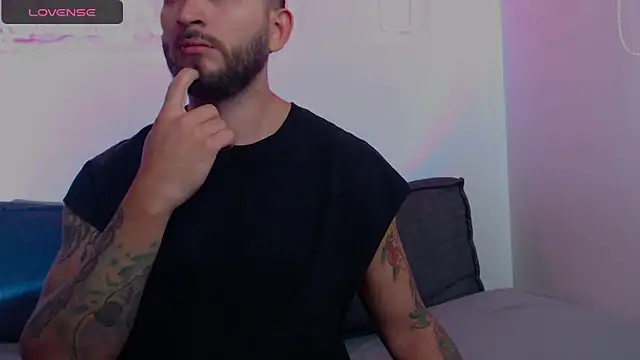 Snapshot of marco_allison01 chatting on 12-12-24, 02:55 marco allison01 online show from 12-12-24, 02:55