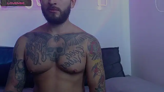 Snapshot of marco_allison01 chatting on 12-16-24, 03:00 marco allison01 online show from 12-16-24, 03:00