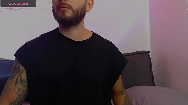 Snapshot of marco_allison01 chatting on 12-18-24, 02:49 marco allison01 online show from 12-18-24, 02:49