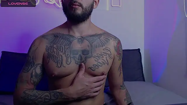 Snapshot of marco_allison01 chatting on 01-15-25, 04:00 marco allison01 online show from 01-15-25, 04:00