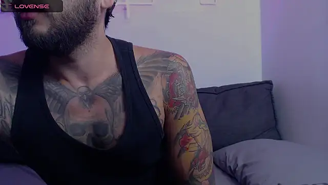 Snapshot of marco_allison01 chatting on 01-21-25, 03:32 marco allison01 online show from 01-21-25, 03:32