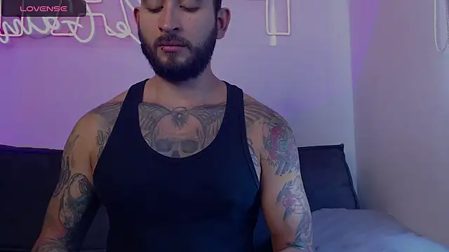 Snapshot of marco_allison01 chatting on 01-28-25, 03:46 marco allison01 online show from 01-28-25, 03:46