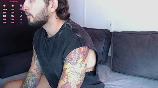 Snapshot of marco_allison01 chatting on 09-21-25, 06:09 marco allison01 online show from 09-21-25, 06:09