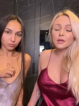 Snapshot of Keep_us_wild chatting on 01-03-25, 05:50 Keep us wild online show from 01-03-25, 05:50