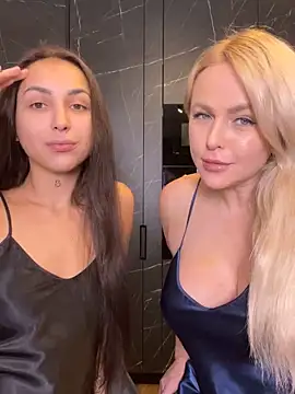 Snapshot of Keep_us_wild chatting on 02-07-25, 05:20 Keep us wild online show from 02-07-25, 05:20