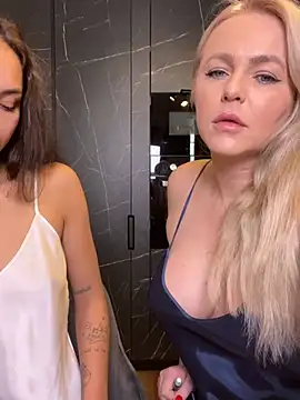 Snapshot of Keep_us_wild chatting on 02-19-25, 11:36 Keep us wild online show from 02-19-25, 11:36