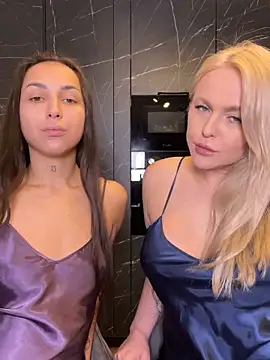 Snapshot of Keep_us_wild chatting on 02-25-25, 04:57 Keep us wild online show from 02-25-25, 04:57