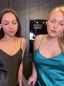 Snapshot of Keep_us_wild chatting on 03-05-25, 10:43 Keep us wild online show from 03-05-25, 10:43