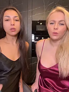 Snapshot of Keep_us_wild chatting on 03-10-25, 10:24 Keep us wild online show from 03-10-25, 10:24