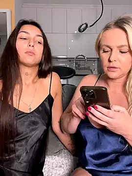 Snapshot of Keep_us_wild chatting on 09-28-25, 11:26 Keep us wild online show from 09-28-25, 11:26