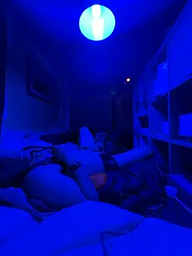 Snapshot of cumhungrybottom4u chatting on 03-13-26, 08:32 cumhungrybottom4u online show from 03-13-26, 08:32