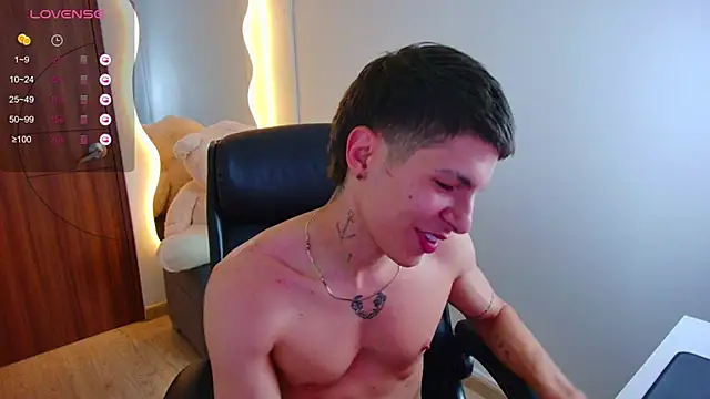 Snapshot of harrisoncuper chatting on 12-13-24, 04:00 harrisoncuper online show from 12-13-24, 04:00