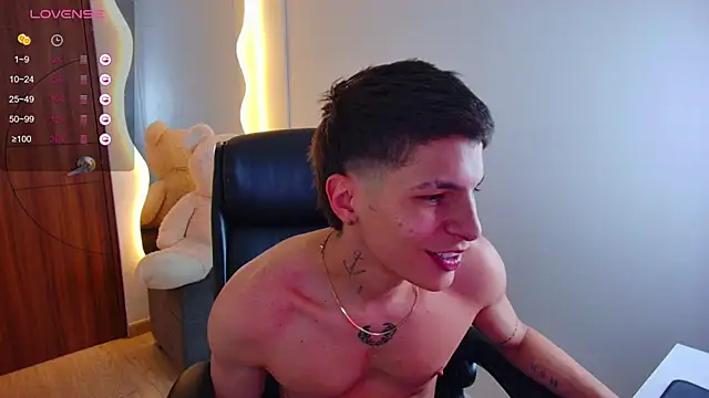 Snapshot of harrisoncuper chatting on 12-17-24, 04:23 harrisoncuper online show from 12-17-24, 04:23