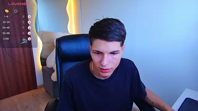 Snapshot of harrisoncuper chatting on 12-20-24, 10:32 harrisoncuper online show from 12-20-24, 10:32