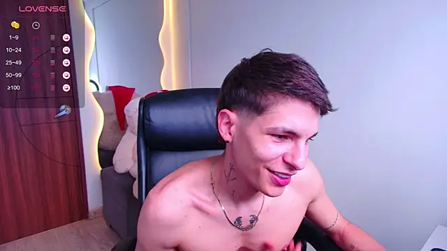 Snapshot of harrisoncuper chatting on 12-31-24, 10:23 harrisoncuper online show from 12-31-24, 10:23