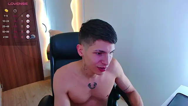 Snapshot of harrisoncuper chatting on 01-18-25, 11:11 harrisoncuper online show from 01-18-25, 11:11